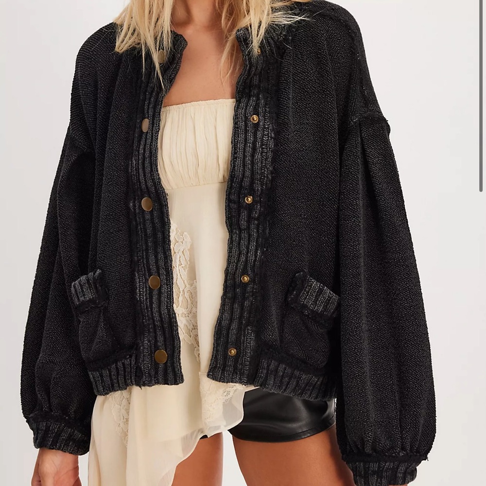 We the free cute in this cardi Small New